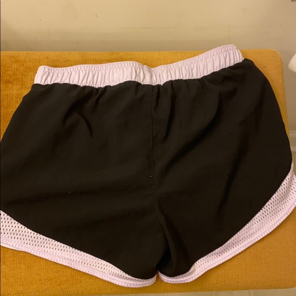 Place  sport shorts - Picture 2 of 4